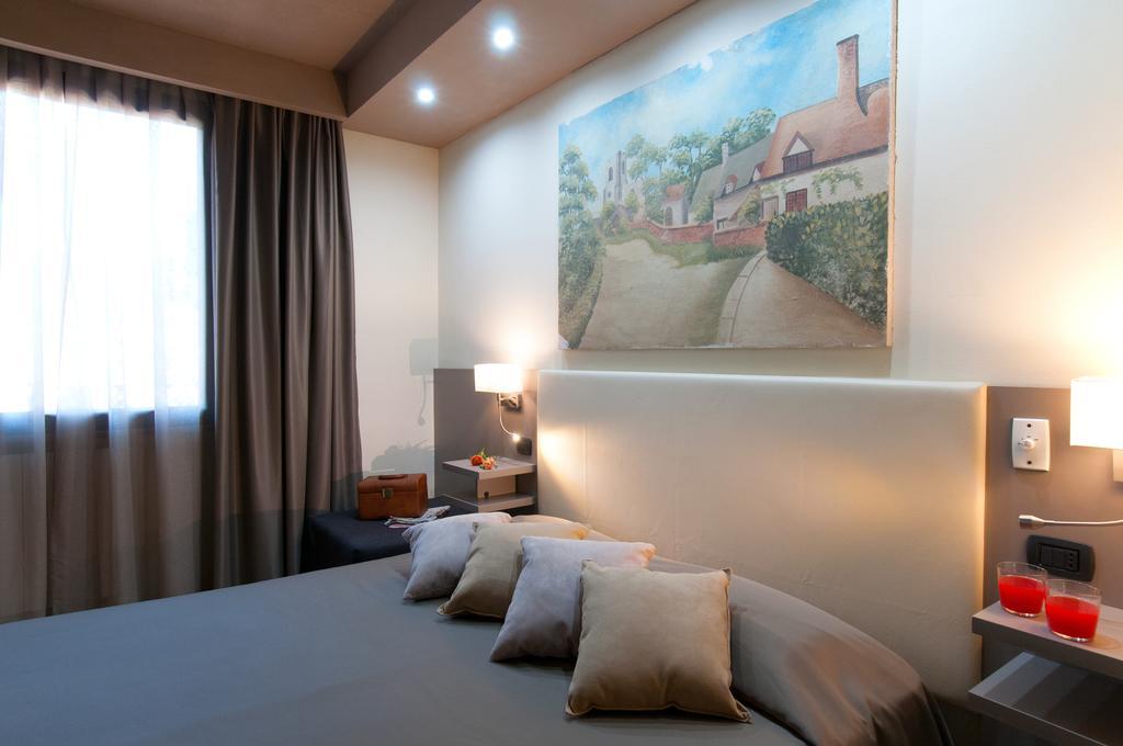 Holiday Rooms Antica Badia Вольтерра Номер фото