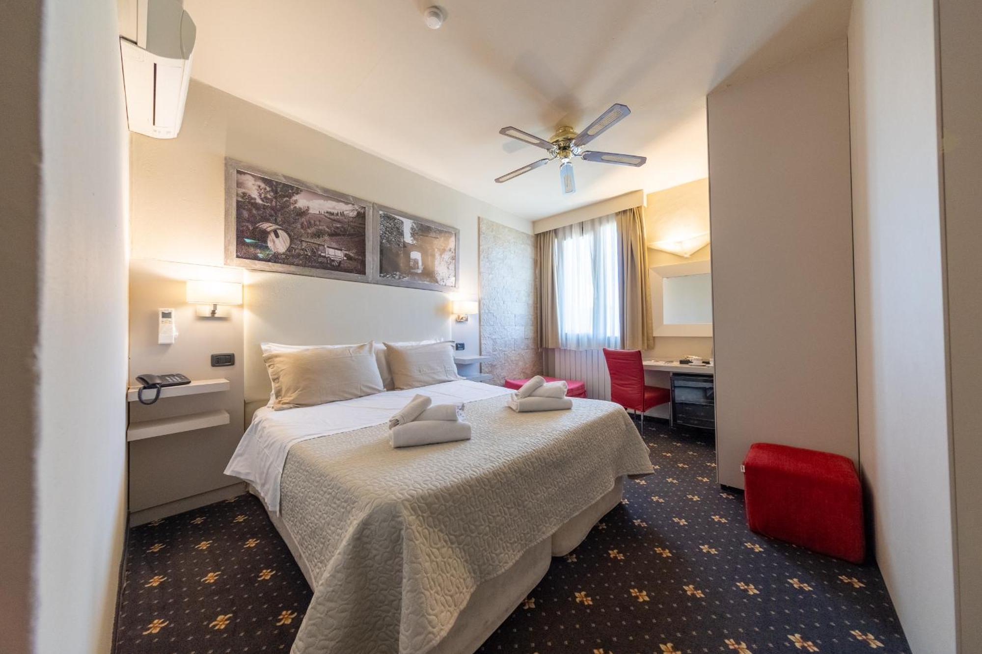 Holiday Rooms Antica Badia Вольтерра Экстерьер фото