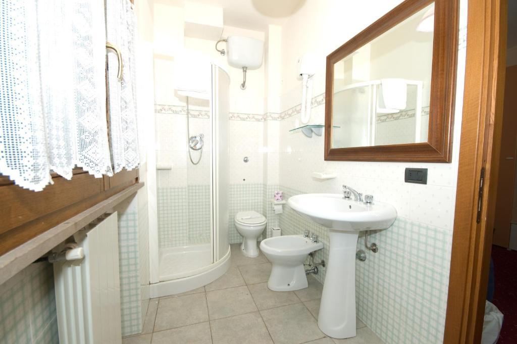 Holiday Rooms Antica Badia Вольтерра Номер фото